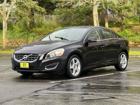 Used 2013 Volvo S60 T5 image 1