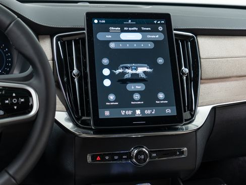 New 2026 Volvo XC90 B6 Plus w/ Protection Package Premier image 19