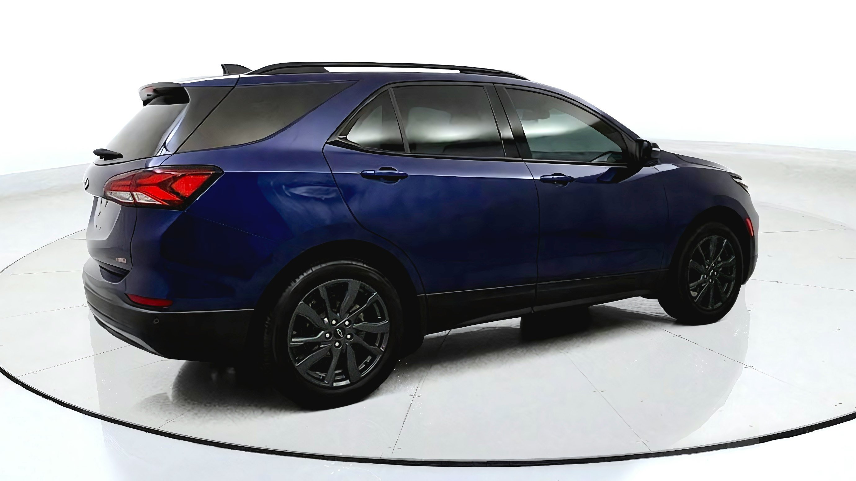 Used 2023 Chevrolet Equinox RS w/ RS Leather Package AWD/4WD image 7