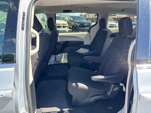 Used 2023 Chrysler Voyager LX FWD image 14