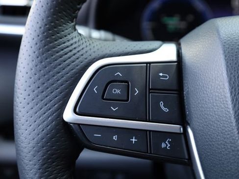 Used 2025 Toyota Sienna Platinum image 34