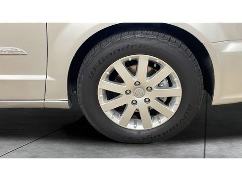 Used 2011 Chrysler Town & Country Touring-L w/ Entertainment Group #2 image 1