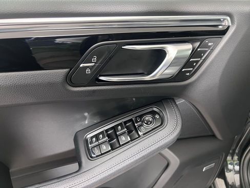 Certified 2026 Porsche Macan AWD/4WD image 29