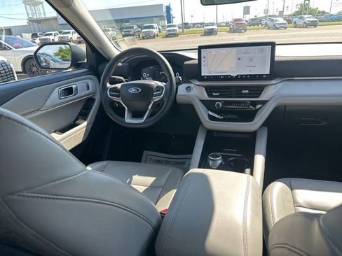 Used 2025 Ford Explorer Active w/ Active Comfort Package AWD/4WD image 11