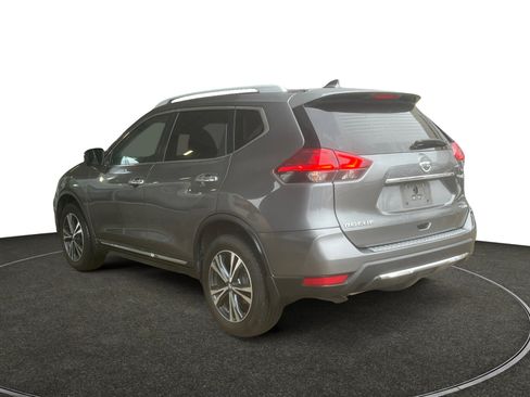 Used 2017 Nissan Rogue SL w/ SL Premium Package image 3