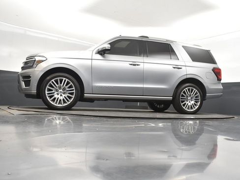 Used 2024 Ford Expedition Platinum image 41