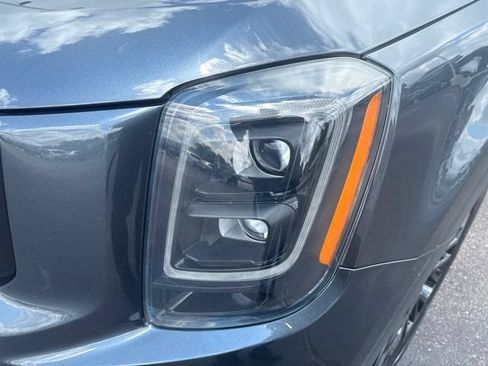 Used 2022 Kia Telluride SX w/ SX Prestige Package AWD/4WD image 9