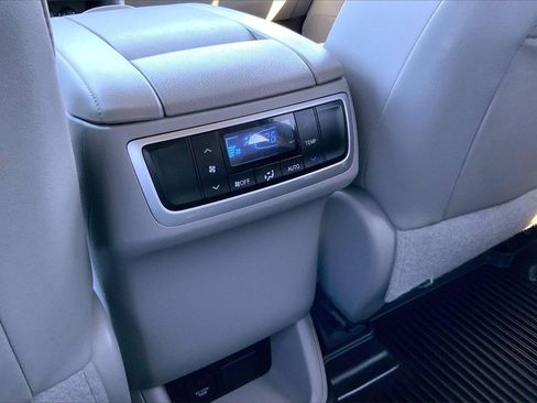 Used 2017 Toyota Highlander XLE image 10