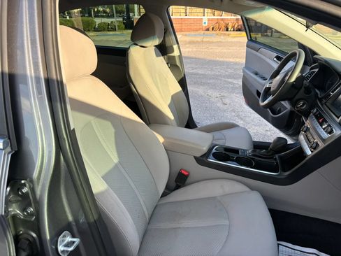 Used 2019 Hyundai Sonata SE w/ Winter Weather Package FWD image 13