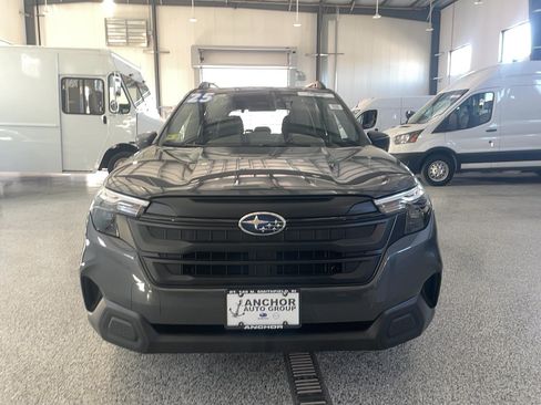 Used 2025 Subaru Forester AWD/4WD image 2
