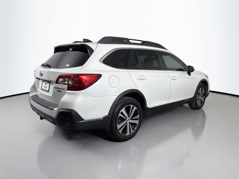 Used 2018 Subaru Outback 3.6R Limited AWD/4WD image 5
