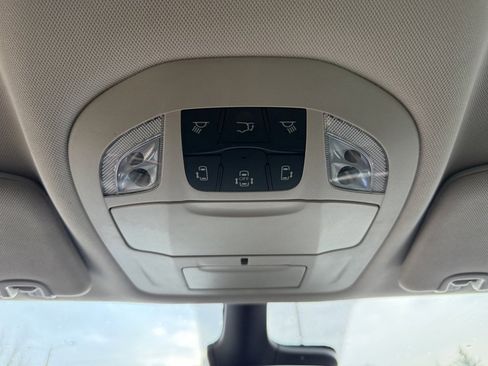 Used 2024 Chrysler Pacifica Touring-L image 28