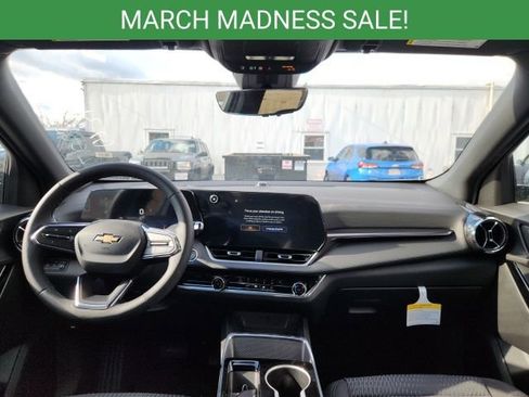 Used 2025 Chevrolet Equinox LT w/ Safety and Technology Package image 12