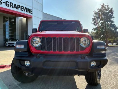 Used 2025 Jeep Wrangler Unlimited Sport AWD/4WD image 3