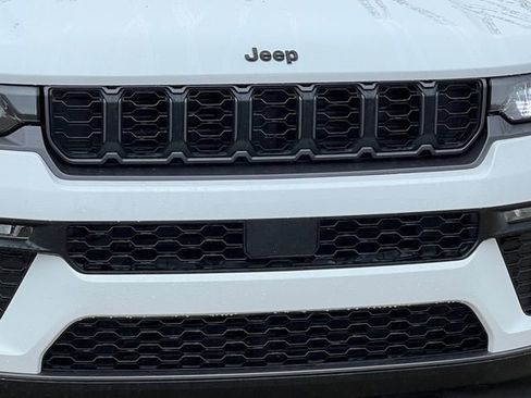 New 2026 Jeep Grand Cherokee Limited w/ Limited Altitude Package AWD/4WD image 40