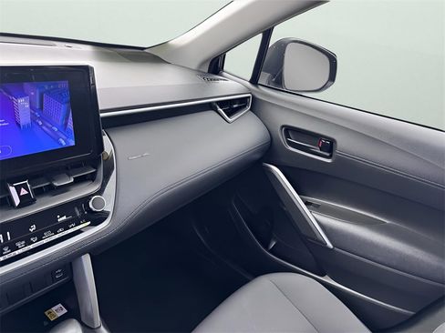 Used 2023 Toyota Corolla Cross LE image 25