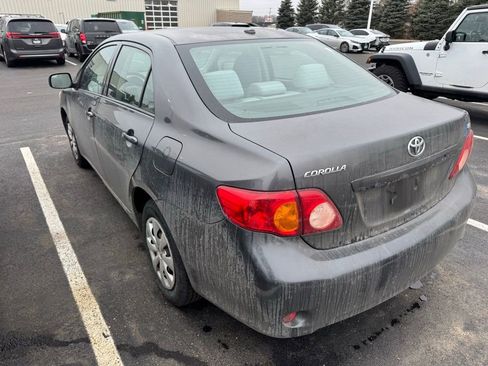 Used 2010 Toyota Corolla LE image 3