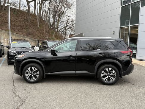 Used 2023 Nissan Rogue SV w/ SV Premium B Package image 3