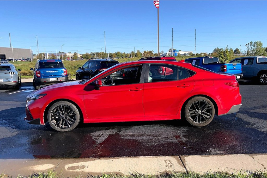 Used 2025 Toyota Camry SE FWD image 12