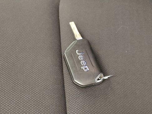 Used 2018 Jeep Wrangler Sport AWD/4WD image 32