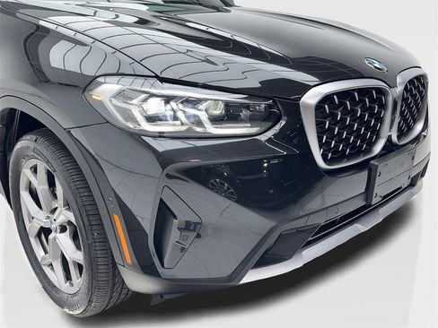 Used 2025 BMW X4 xDrive30i image 3