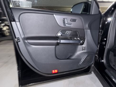 Used 2022 Mercedes-Benz GLB 250 4MATIC image 10