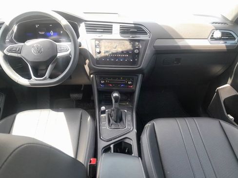 Used 2022 Volkswagen Tiguan SE image 14