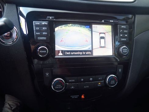Used 2016 Nissan Rogue SV w/ SV Premium Package AWD/4WD image 10