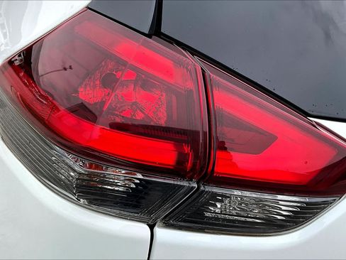 Used 2019 Nissan Rogue SV FWD image 28