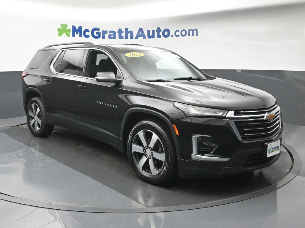 Used 2023 Chevrolet Traverse LT w/ LT Premium Package AWD/4WD image 2