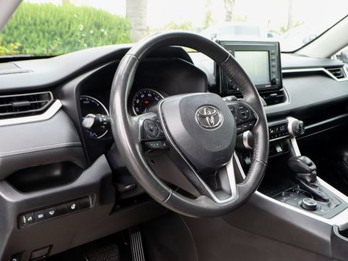 Used 2020 Toyota RAV4 XLE w/ XLE Grade Weather Package AWD/4WD image 17
