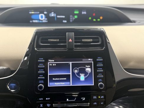 Used 2020 Toyota Prius XLE image 18