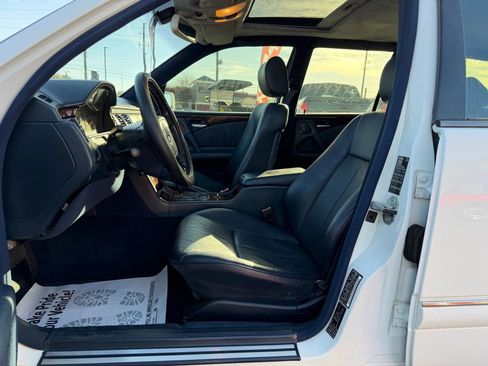 Used 1998 Mercedes-Benz E 320 Wagon image 4