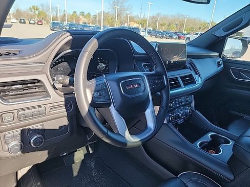 Used 2024 GMC Yukon SLT image 10