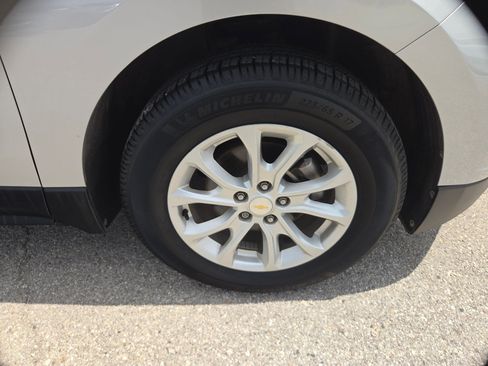 Used 2018 Chevrolet Equinox LT FWD image 27