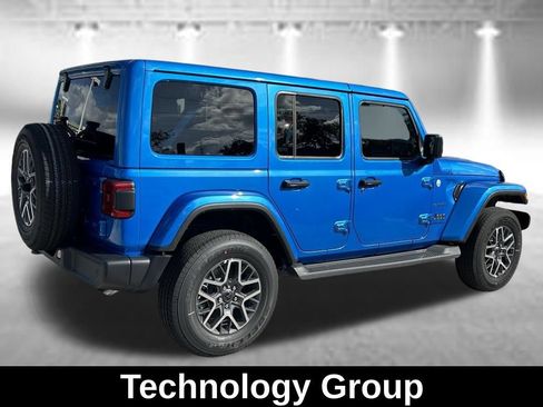 Used 2024 Jeep Wrangler Unlimited Sahara w/ Technology Group AWD/4WD image 6