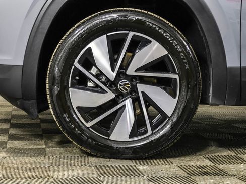 Used 2025 Volkswagen Atlas SEL image 24