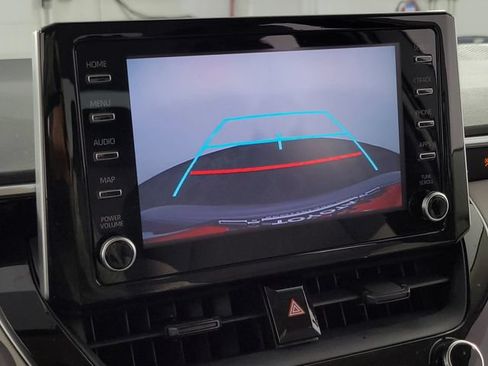 Used 2020 Toyota Corolla LE FWD image 18