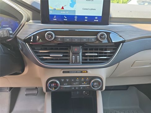 Used 2020 Ford Escape Titanium AWD/4WD image 28