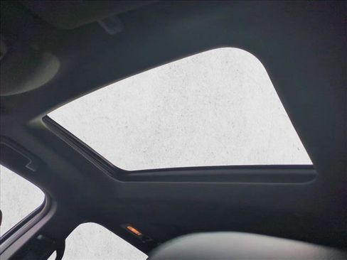 Used 2016 Ford Explorer XLT w/ Equipment Group 202A image 15