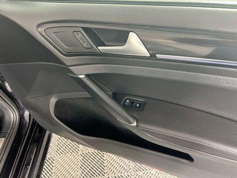 Used 2018 Volkswagen Golf R 4-Door AWD/4WD image 30