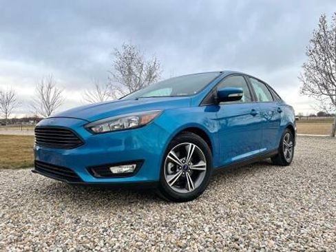 Used 2017 Ford Focus SE FWD image 4