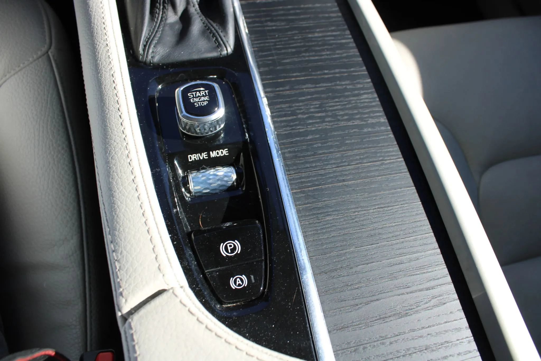Used 2020 Volvo XC90 T6 Momentum AWD/4WD image 21