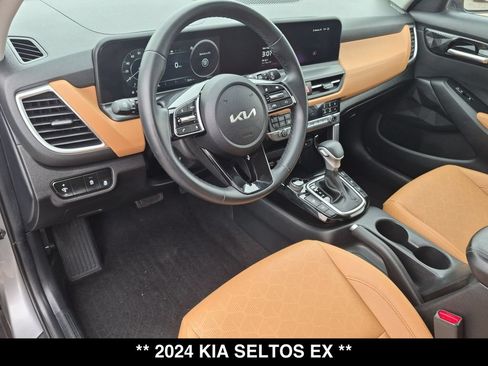 Used 2024 Kia Seltos EX AWD/4WD image 2