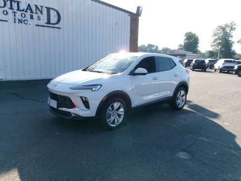 Used 2025 Buick Encore GX Preferred FWD image 2