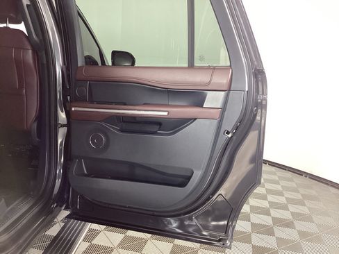 Used 2022 Ford Expedition Max Limited image 11