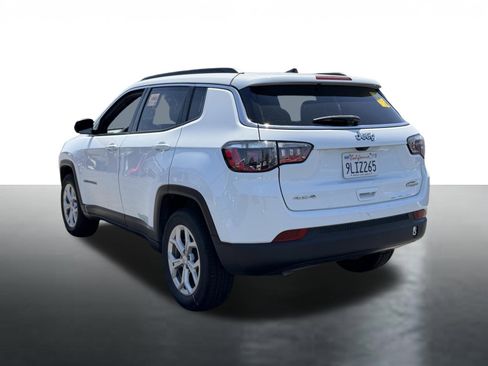Used 2024 Jeep Compass Latitude AWD/4WD image 5
