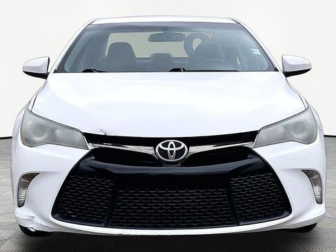 Used 2016 Toyota Camry SE image 3