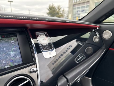 Used 2018 Rolls-Royce Dawn RWD image 54