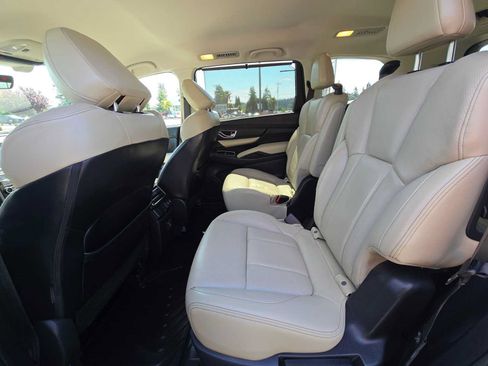 Used 2019 Subaru Ascent Limited AWD/4WD image 16